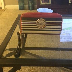 Ladies wristlet wallet